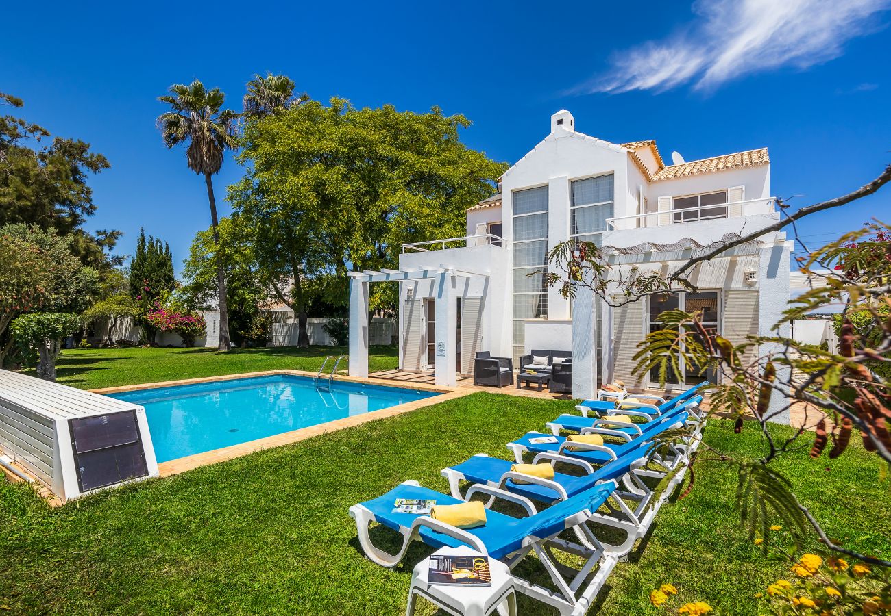 Villa em Galé - Renovada na Galé 2026 | Piscina Privada | Praia a 5 Minutos a Pé