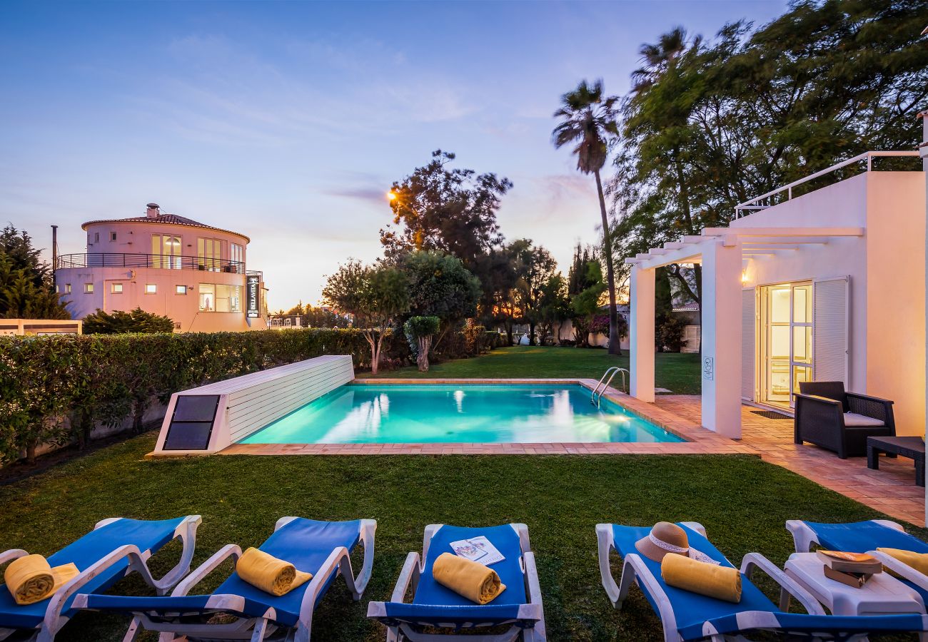 Villa em Galé - Renovada na Galé 2026 | Piscina Privada | Praia a 5 Minutos a Pé