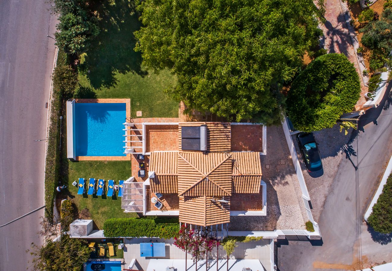 Villa em Galé - Renovada na Galé 2026 | Piscina Privada | Praia a 5 Minutos a Pé