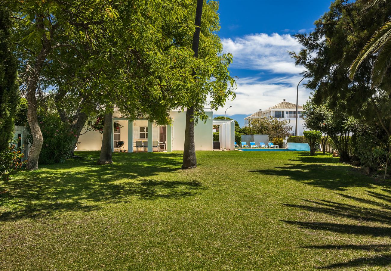 Villa em Galé - Renovada na Galé 2026 | Piscina Privada | Praia a 5 Minutos a Pé