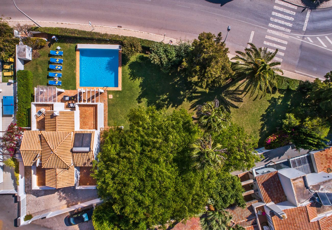 Villa em Galé - Renovada na Galé 2026 | Piscina Privada | Praia a 5 Minutos a Pé