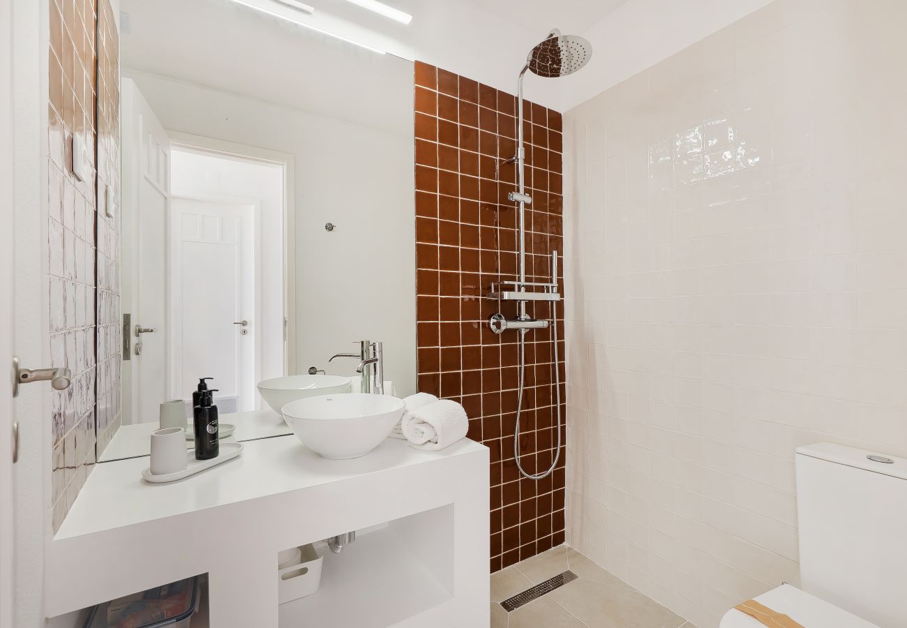 Villa em Galé - Renovada na Galé 2026 | Piscina Privada | Praia a 5 Minutos a Pé