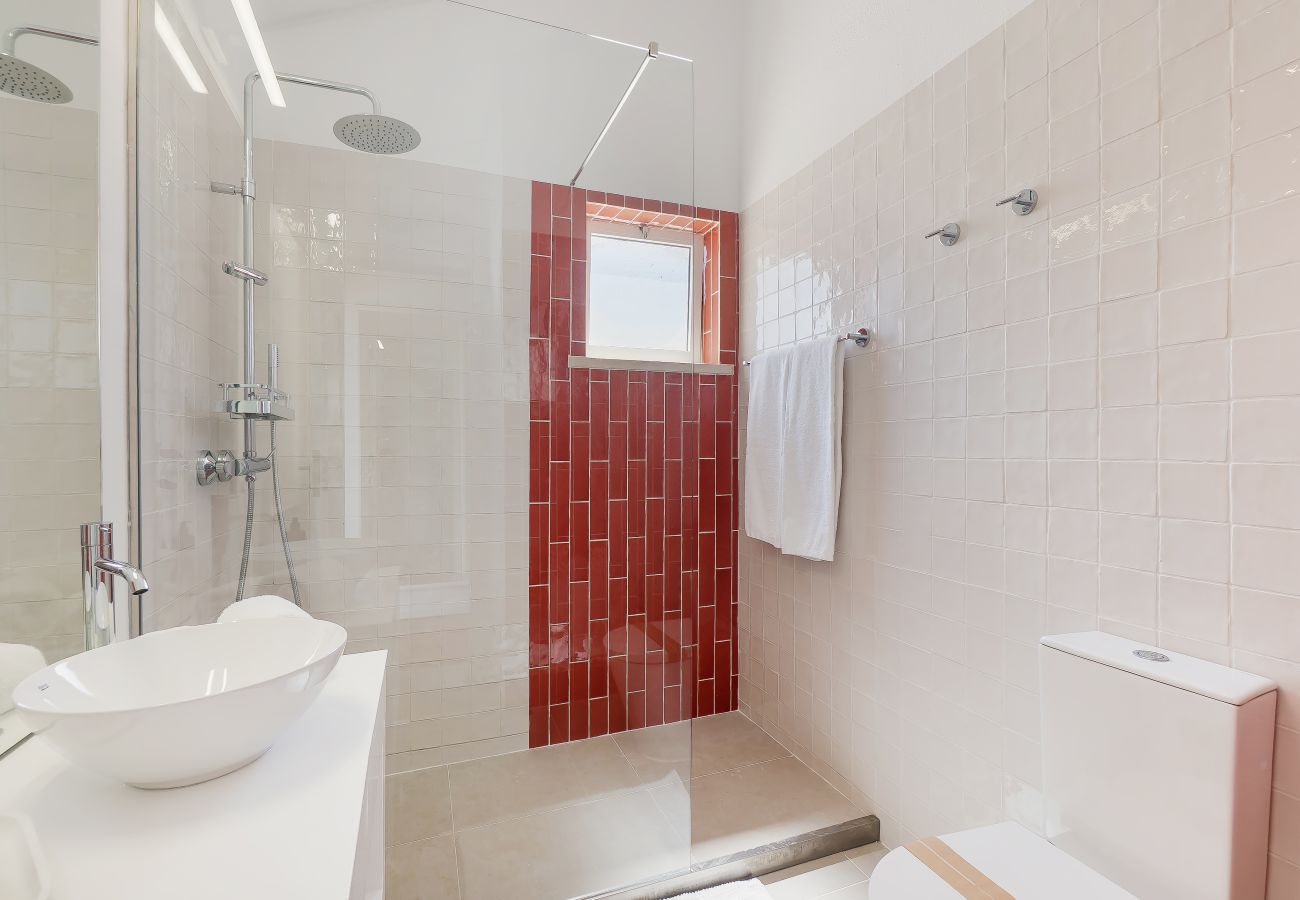 Villa em Galé - Renovada na Galé 2026 | Piscina Privada | Praia a 5 Minutos a Pé
