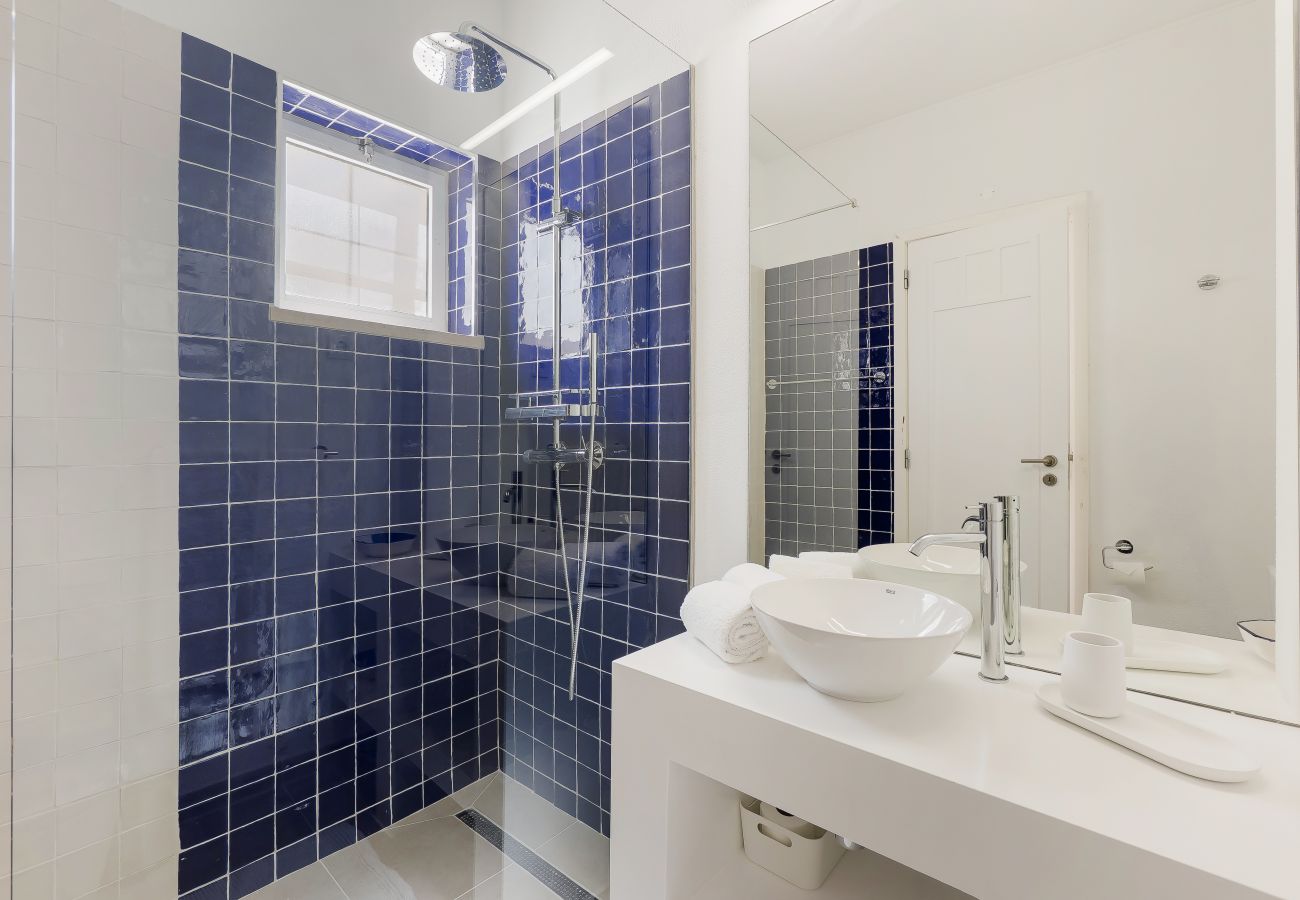 Villa em Galé - Renovada na Galé 2026 | Piscina Privada | Praia a 5 Minutos a Pé