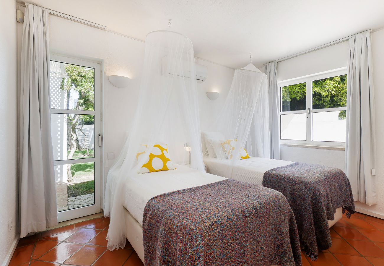 Villa em Galé - Renovada na Galé 2026 | Piscina Privada | Praia a 5 Minutos a Pé