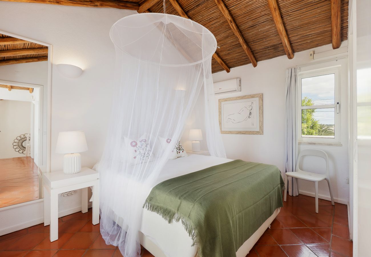 Villa em Galé - Renovada na Galé 2026 | Piscina Privada | Praia a 5 Minutos a Pé