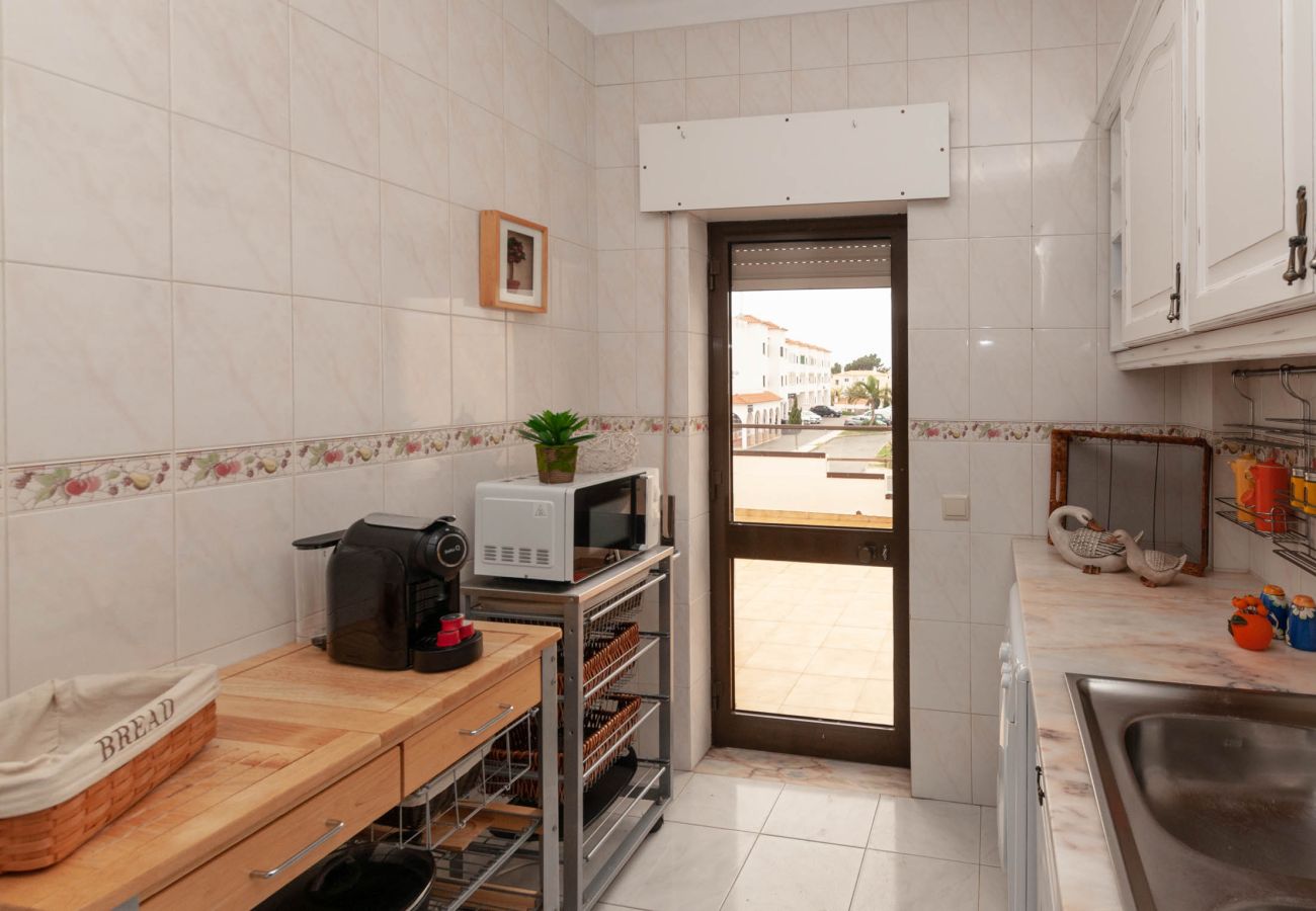 Apartamento em Albufeira - Waves Elegante T2 em Albufeira Piscina e Terraço – A Pé da Praia & Strip