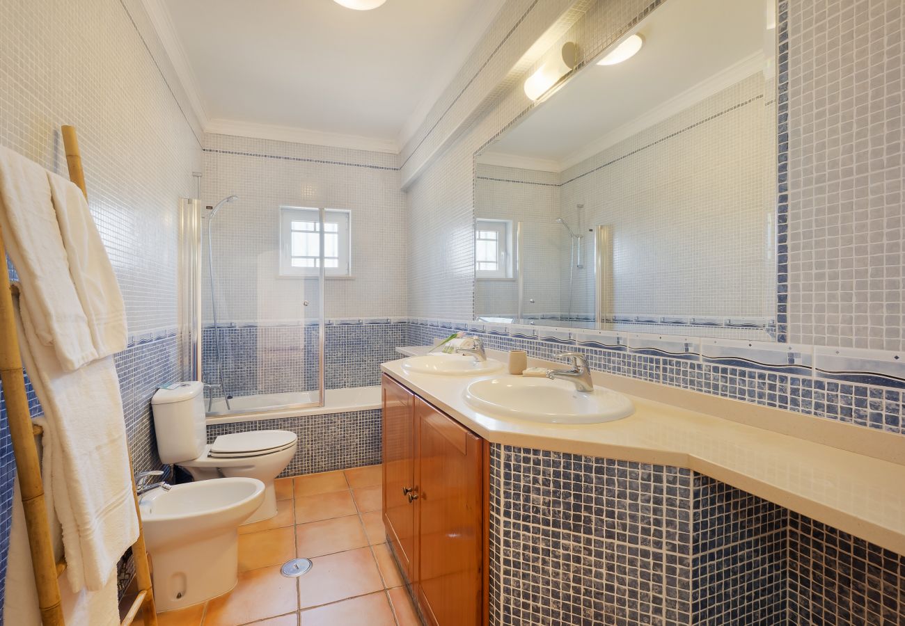 Villa em Albufeira - NEW! Vila Grade | Private Villa with Pool | Family-Friendly Retreat near Albufeira