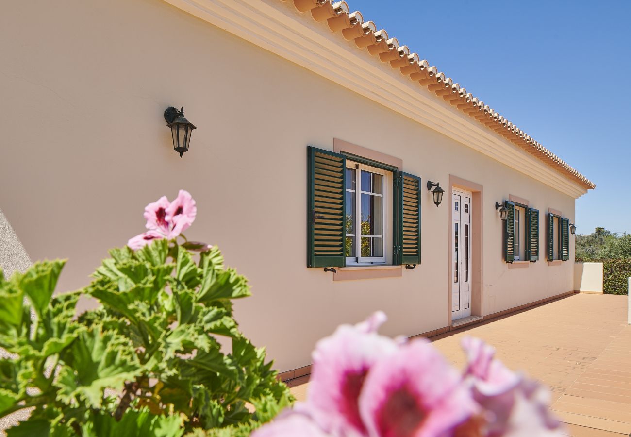 Villa em Albufeira - NEW! Vila Grade | Private Villa with Pool | Family-Friendly Retreat near Albufeira
