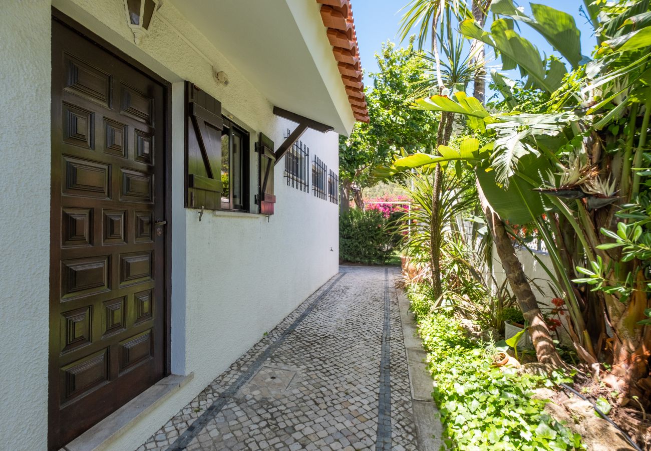 Casa em Sesimbra - Moradia com Piscina e vista de Mar por Rent4Rest