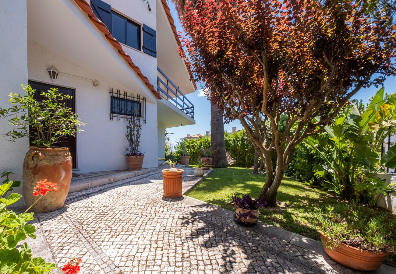 Casa em Sesimbra - Moradia com Piscina e vista de Mar por Rent4Rest