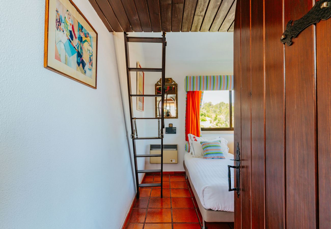 Casa em Sesimbra - Moradia com Piscina e vista de Mar por Rent4Rest