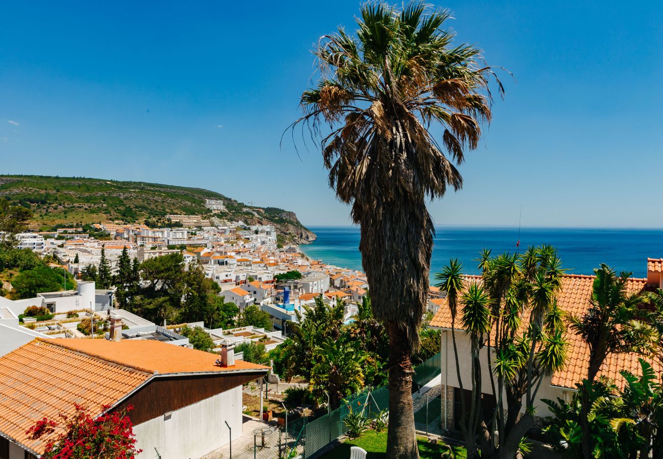 Casa em Sesimbra - Moradia com Piscina e vista de Mar por Rent4Rest