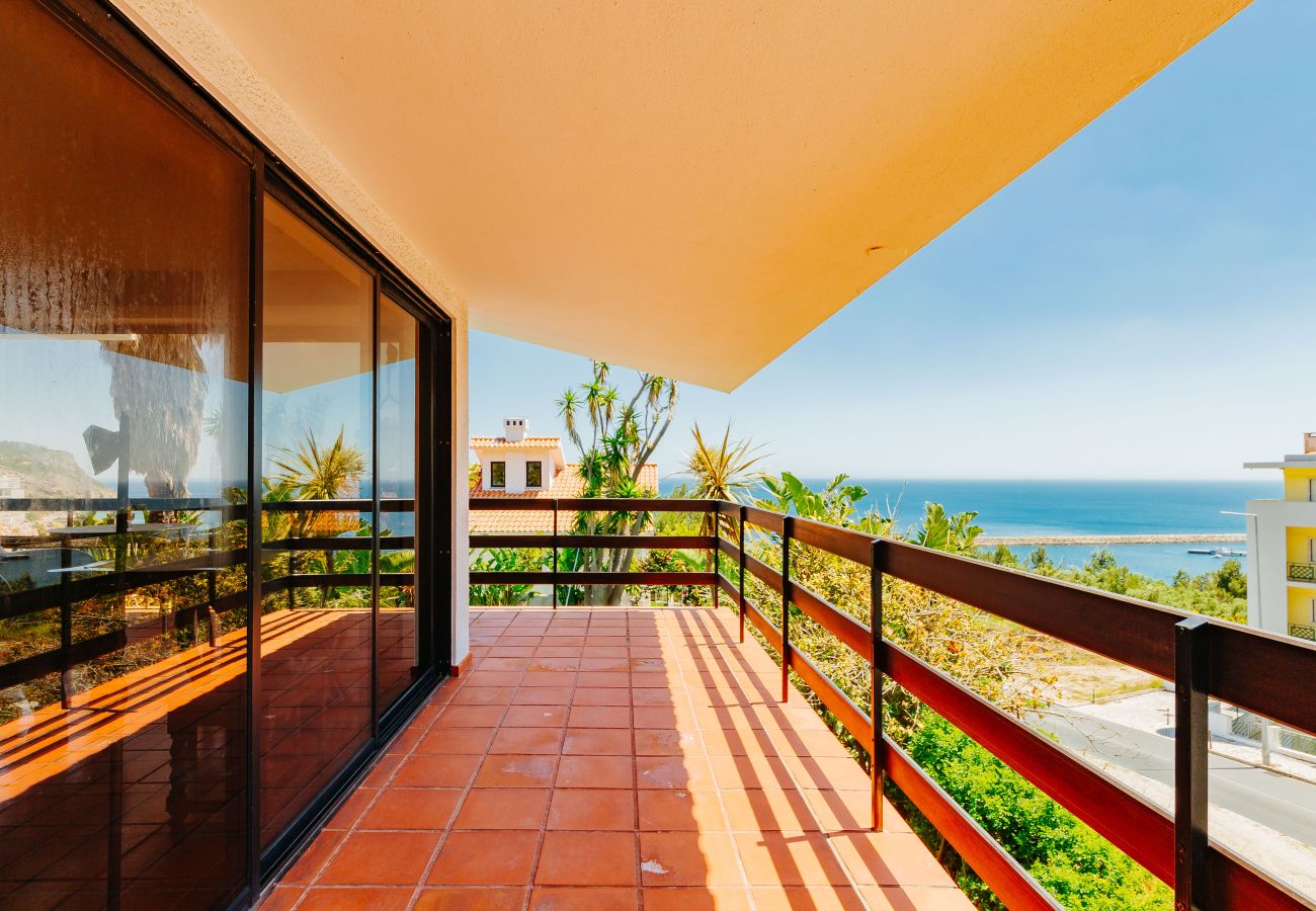 Casa em Sesimbra - Moradia com Piscina e vista de Mar por Rent4Rest