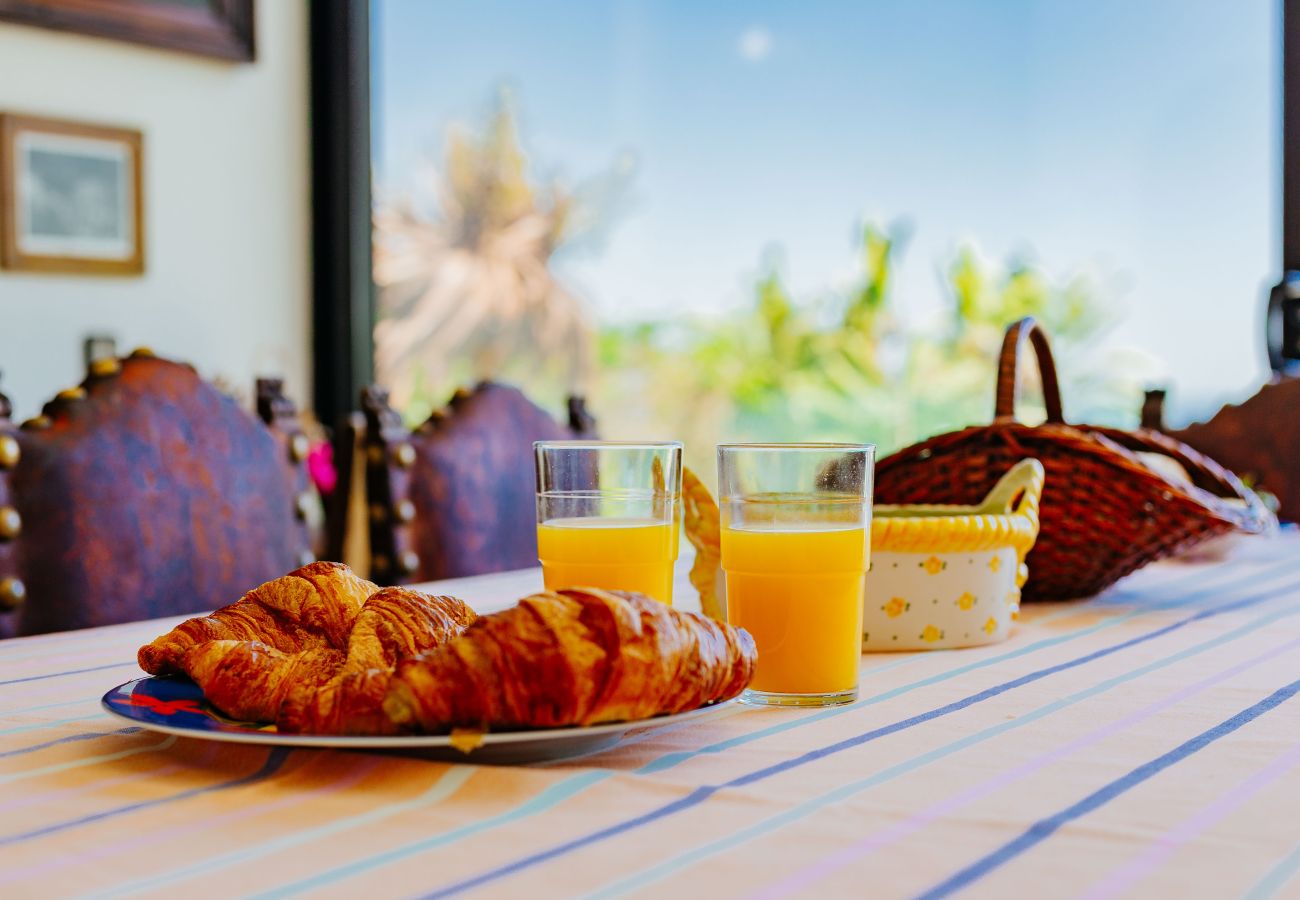 Casa em Sesimbra - Moradia com Piscina e vista de Mar por Rent4Rest