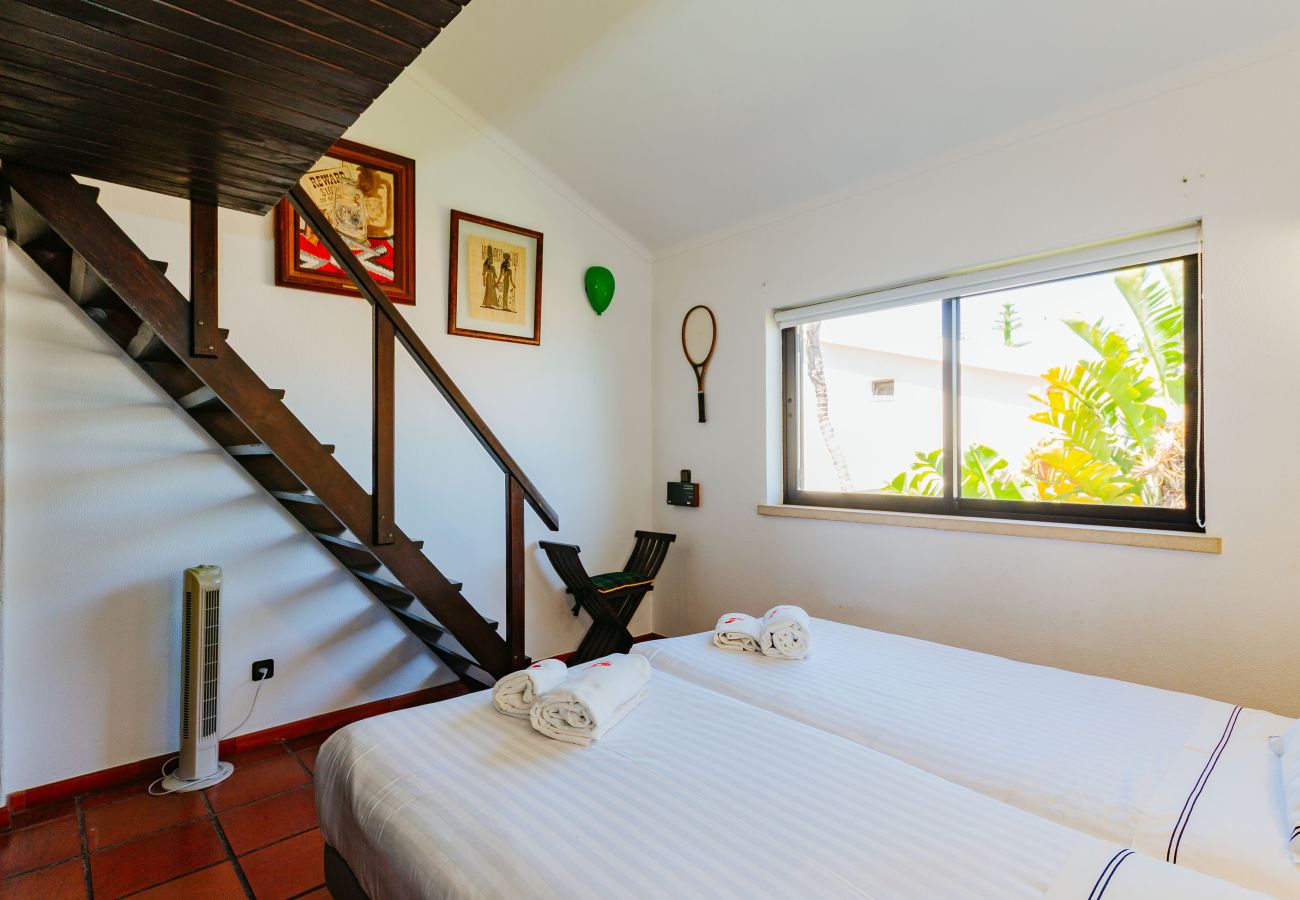 Casa em Sesimbra - Moradia com Piscina e vista de Mar por Rent4Rest