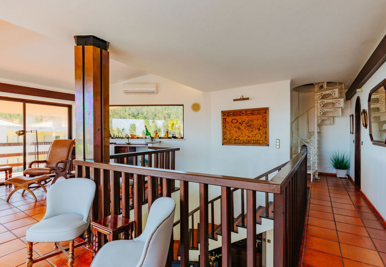 Casa em Sesimbra - Moradia com Piscina e vista de Mar por Rent4Rest
