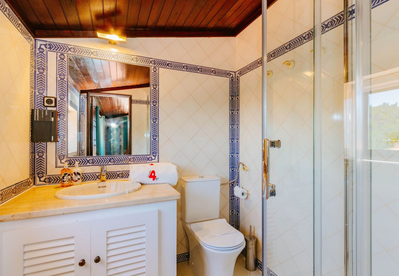 Casa em Sesimbra - Moradia com Piscina e vista de Mar por Rent4Rest
