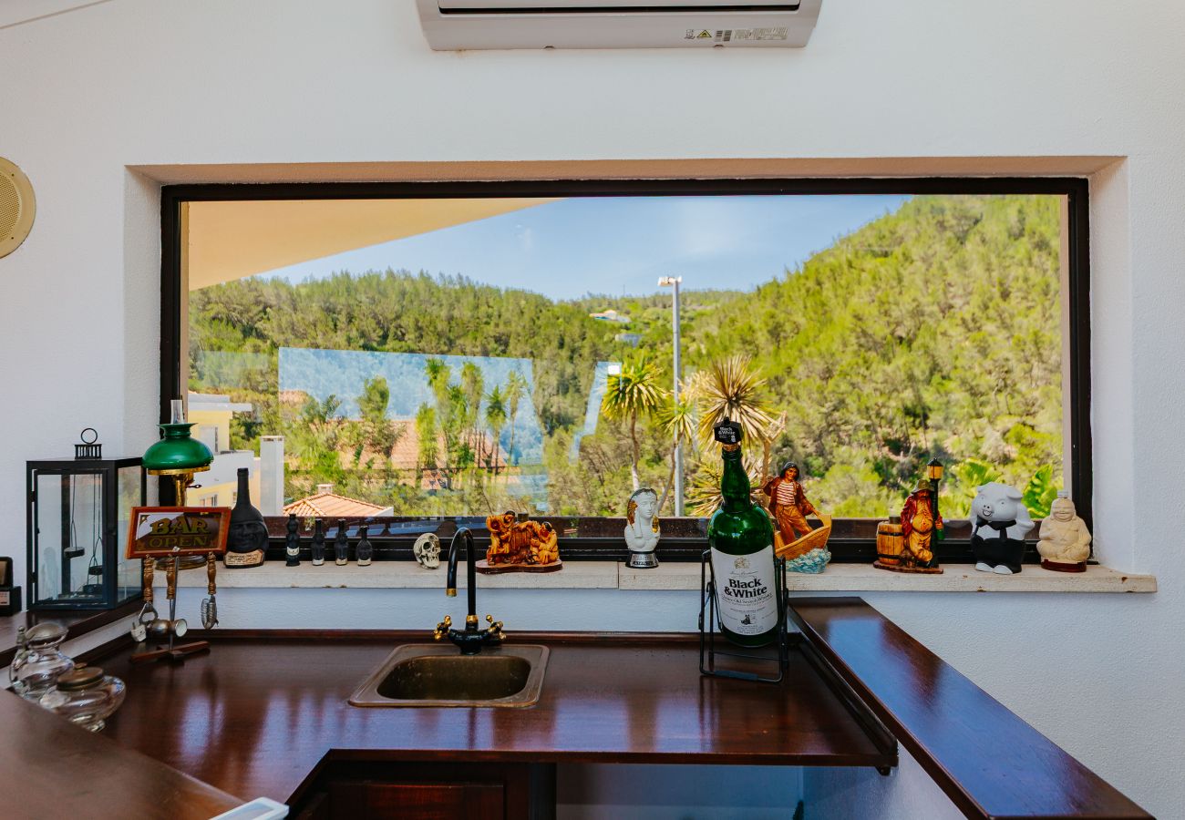Casa em Sesimbra - Moradia com Piscina e vista de Mar por Rent4Rest