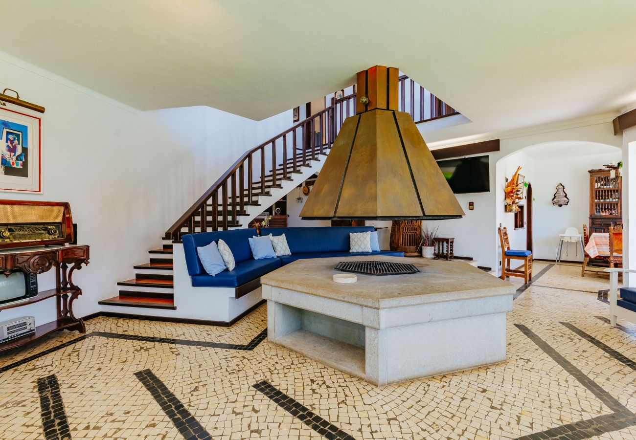 Casa em Sesimbra - Moradia com Piscina e vista de Mar por Rent4Rest