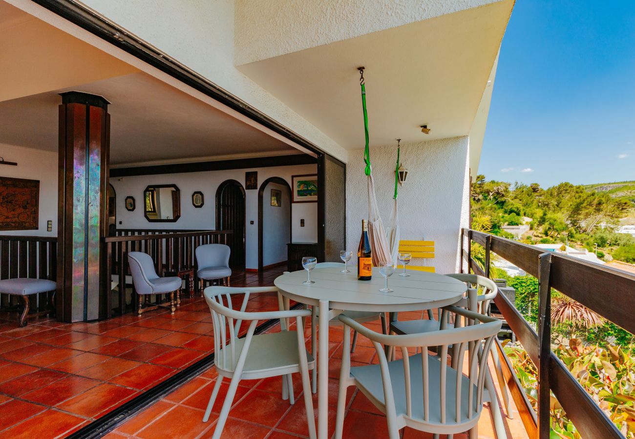 Casa em Sesimbra - Moradia com Piscina e vista de Mar por Rent4Rest