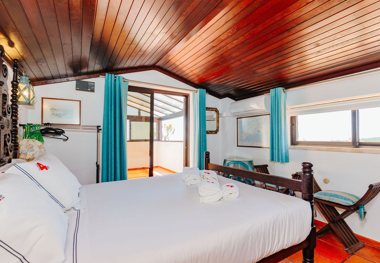 Casa em Sesimbra - Moradia com Piscina e vista de Mar por Rent4Rest