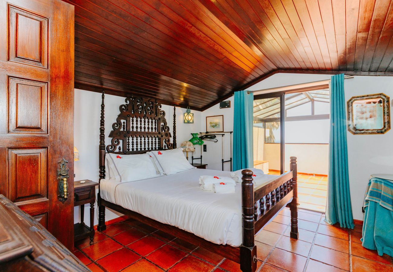 Casa em Sesimbra - Moradia com Piscina e vista de Mar por Rent4Rest