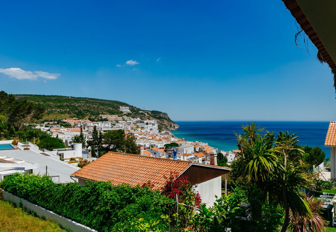 Casa em Sesimbra - Moradia com Piscina e vista de Mar por Rent4Rest