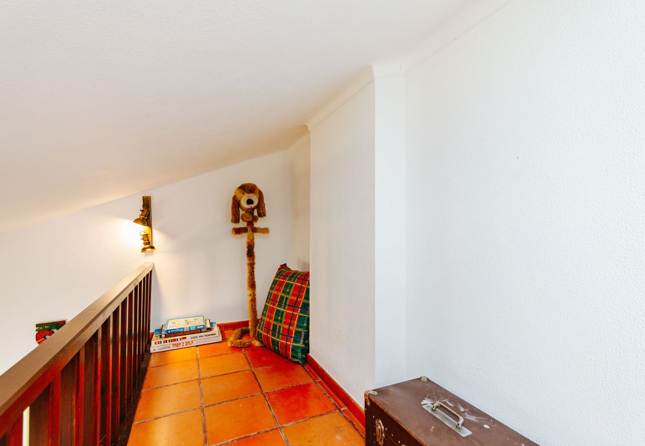 Casa em Sesimbra - Moradia com Piscina e vista de Mar por Rent4Rest