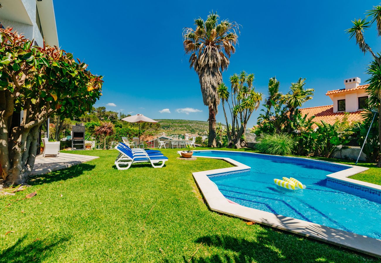 Casa em Sesimbra - Moradia com Piscina e vista de Mar por Rent4Rest