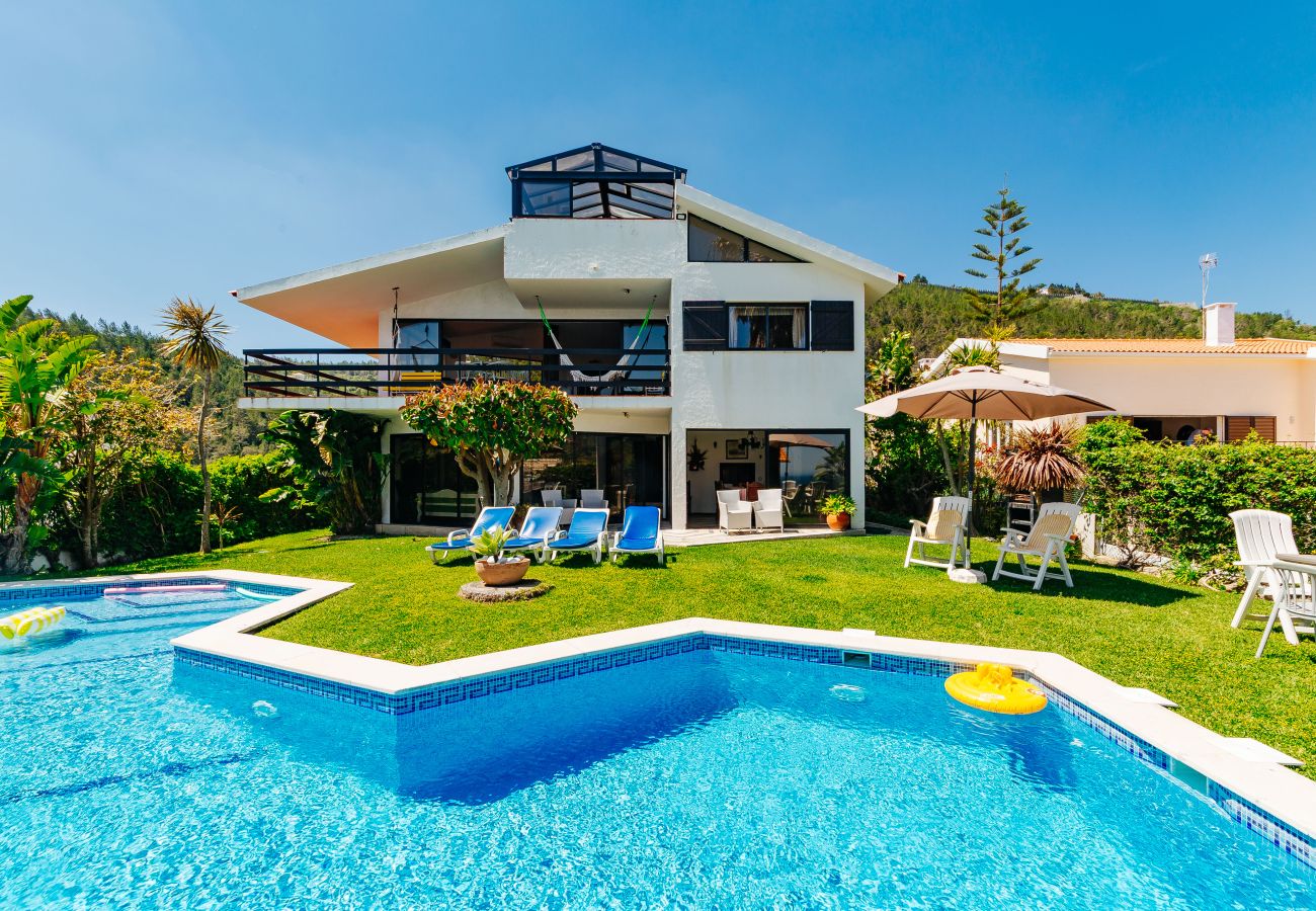 Casa em Sesimbra - Moradia com Piscina e vista de Mar por Rent4Rest