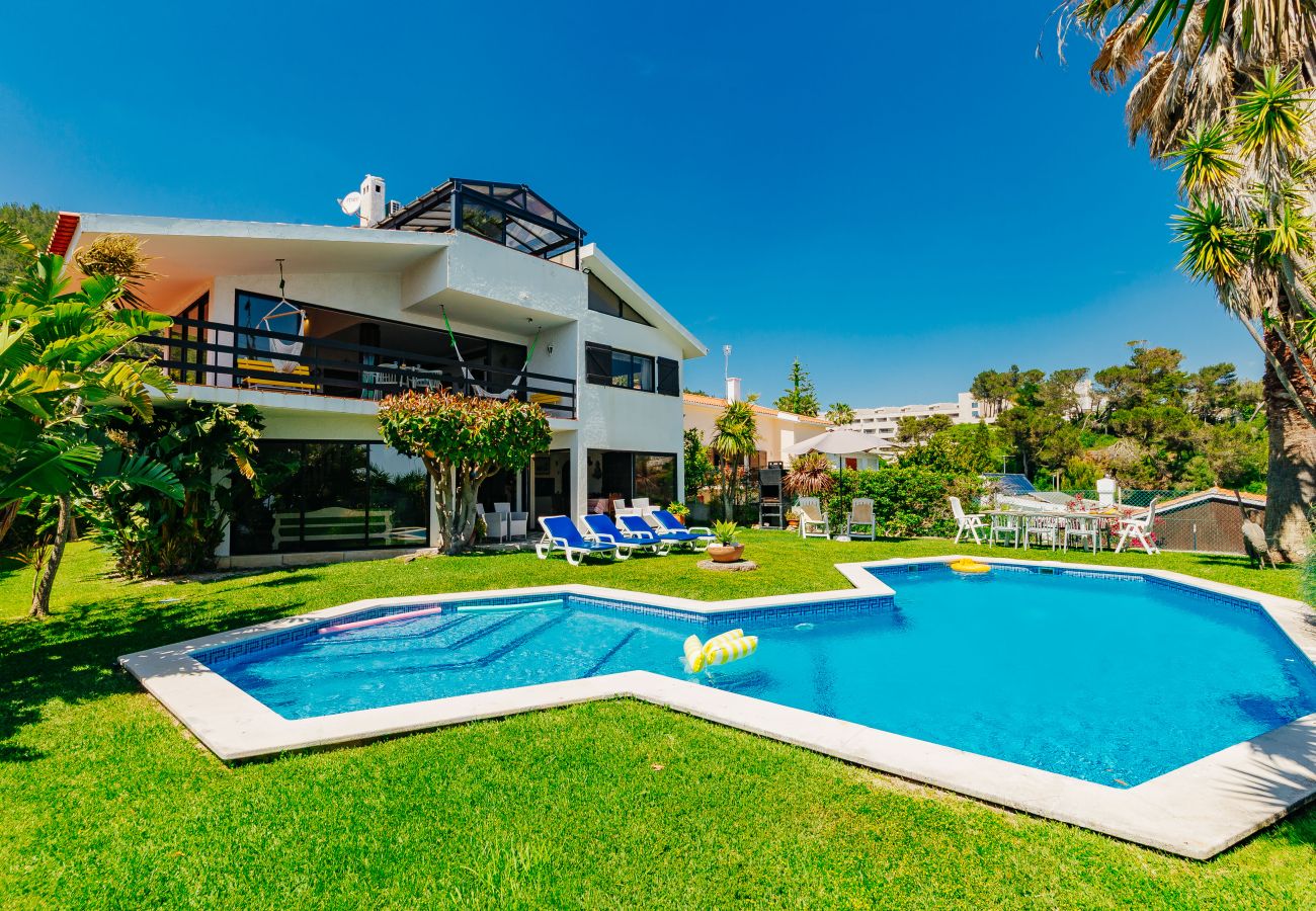 Casa em Sesimbra - Moradia com Piscina e vista de Mar por Rent4Rest