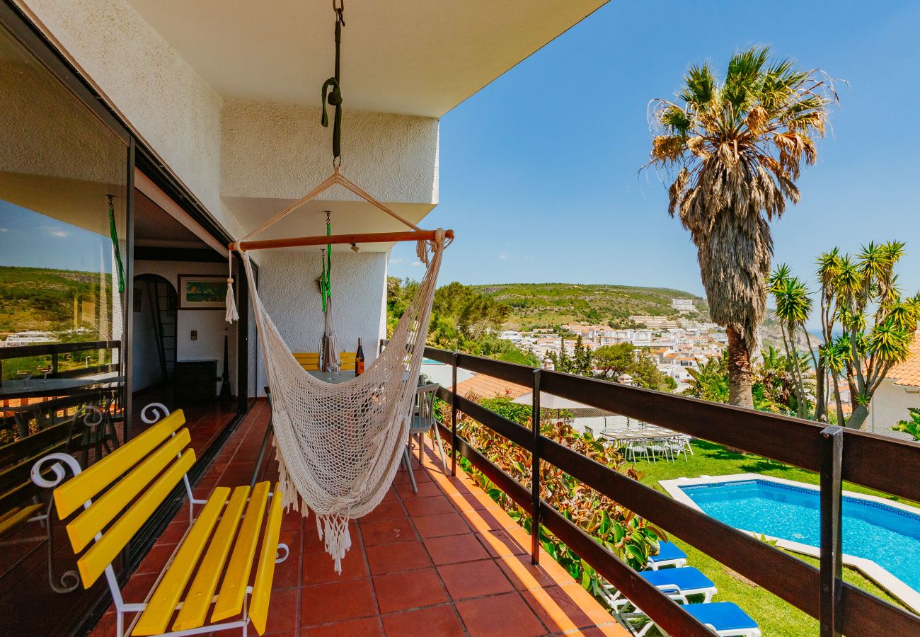 Casa em Sesimbra - Moradia com Piscina e vista de Mar por Rent4Rest