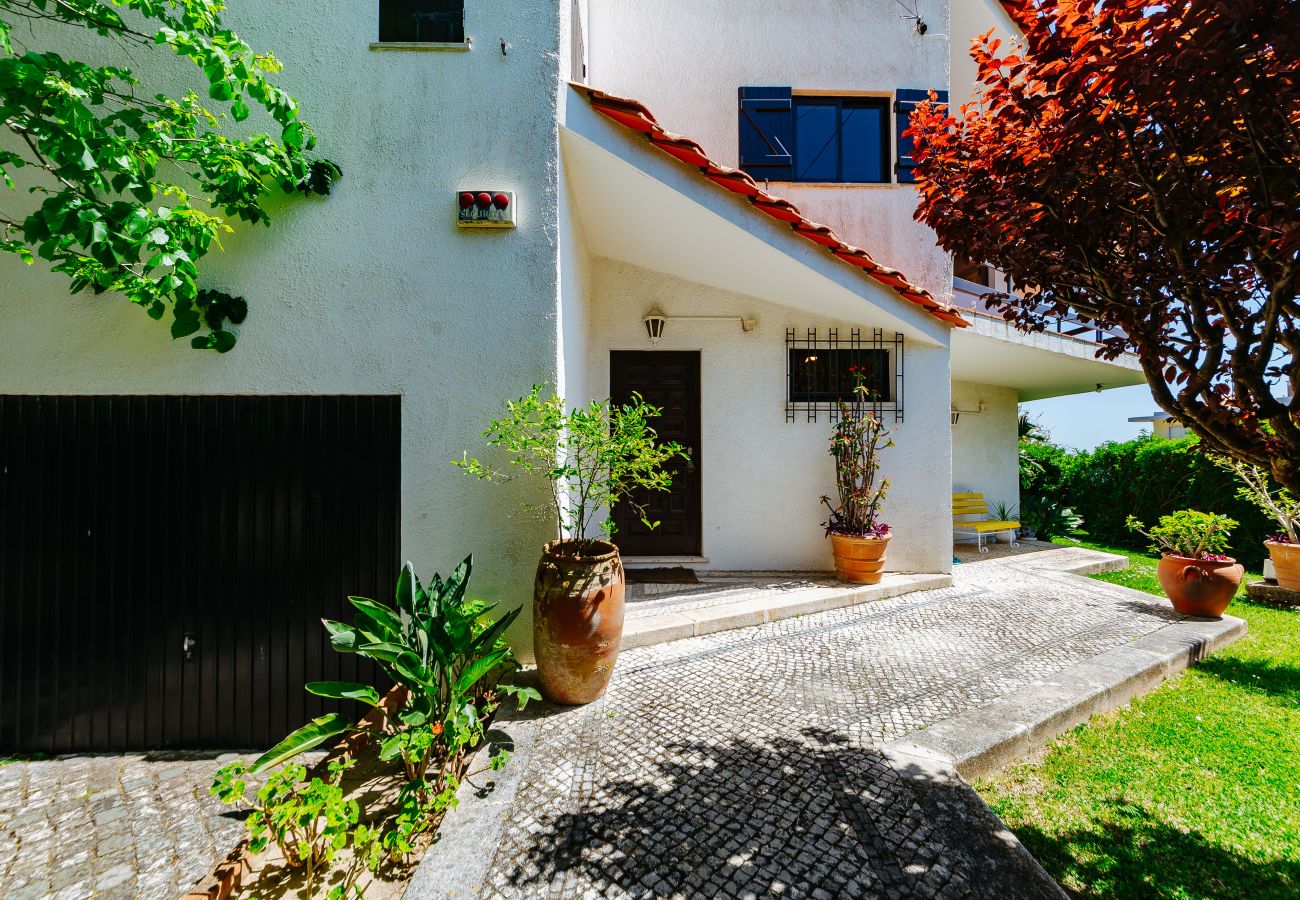 Casa em Sesimbra - Moradia com Piscina e vista de Mar por Rent4Rest