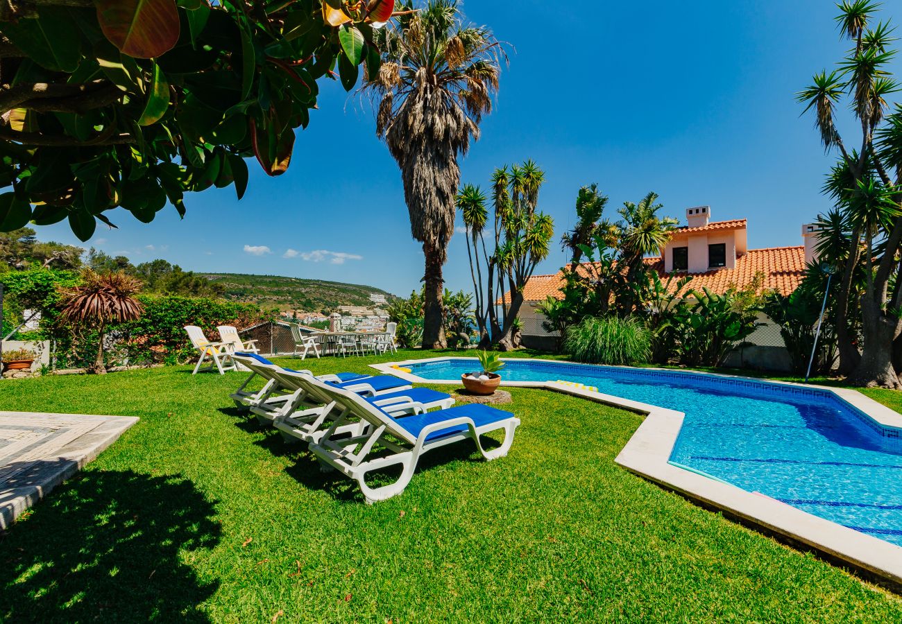 Casa em Sesimbra - Moradia com Piscina e vista de Mar por Rent4Rest
