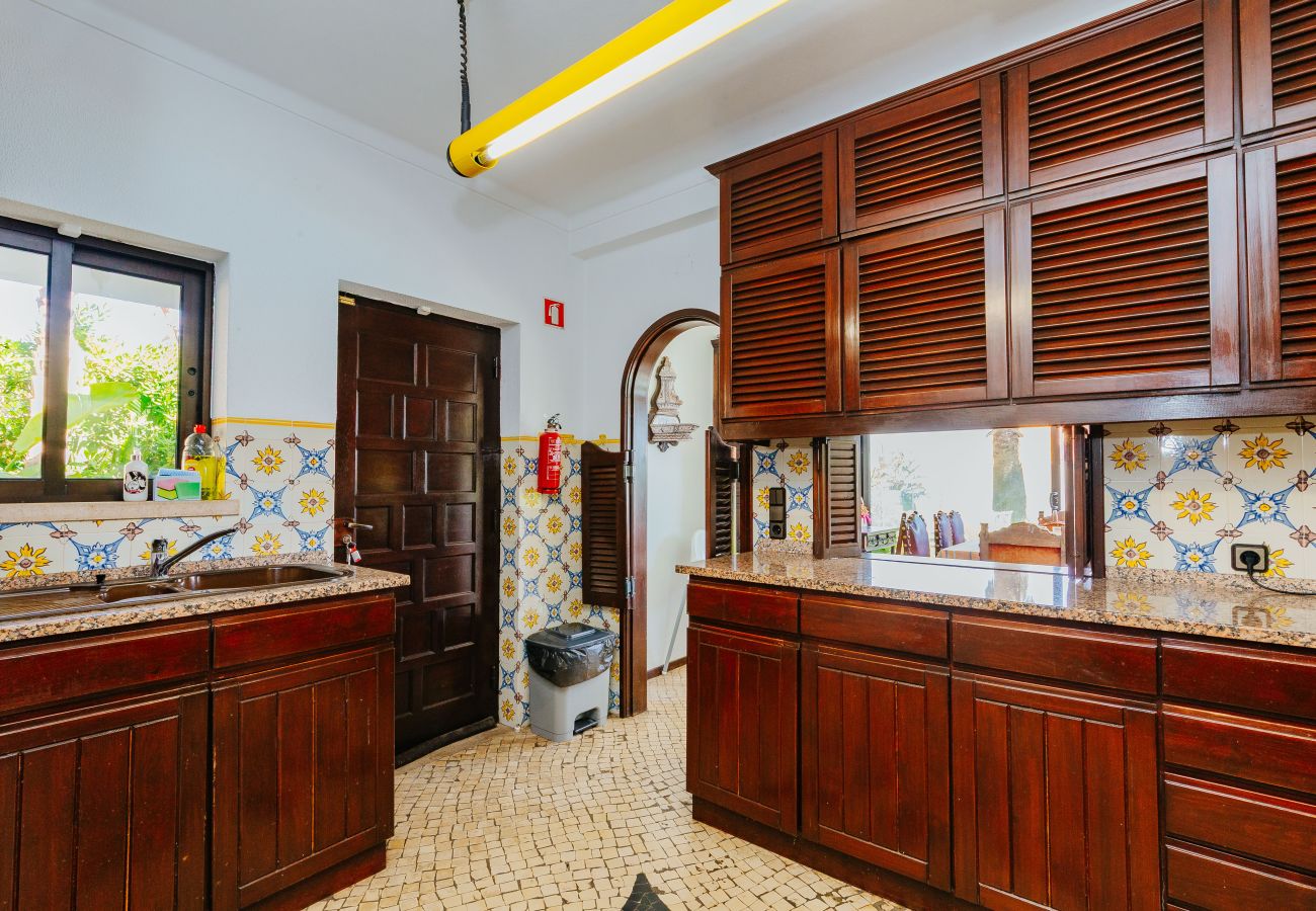 Casa em Sesimbra - Moradia com Piscina e vista de Mar por Rent4Rest