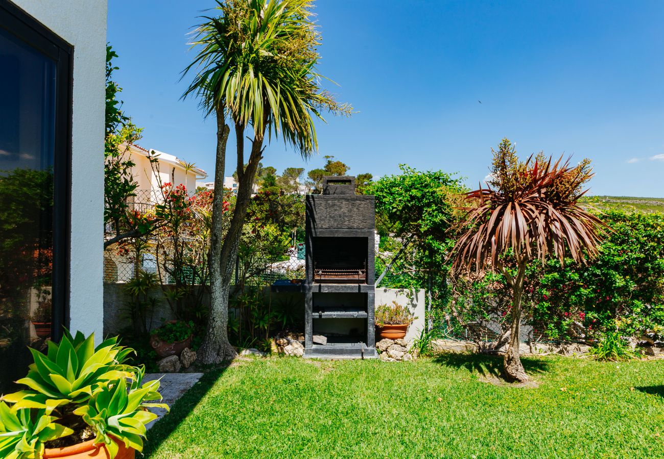 Casa em Sesimbra - Moradia com Piscina e vista de Mar por Rent4Rest