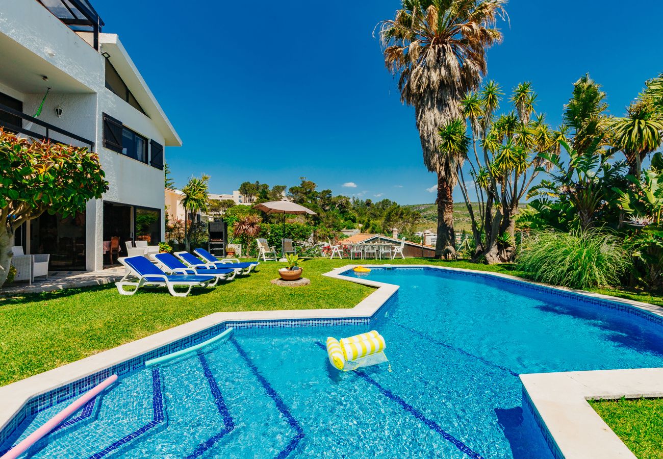 Casa em Sesimbra - Moradia com Piscina e vista de Mar por Rent4Rest