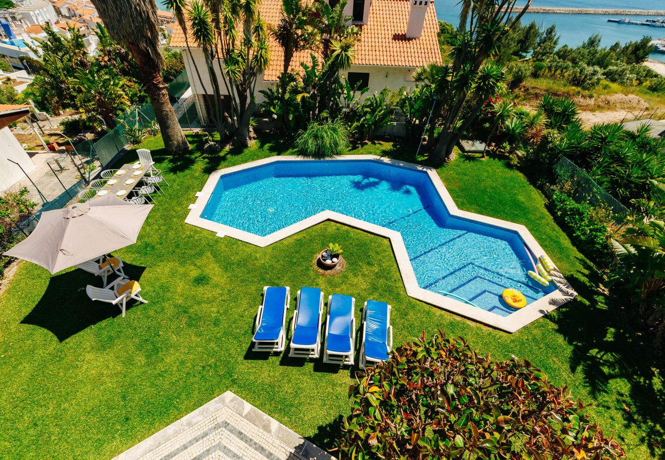 Casa em Sesimbra - Moradia com Piscina e vista de Mar por Rent4Rest