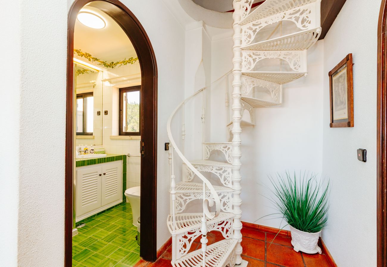 Casa em Sesimbra - Moradia com Piscina e vista de Mar por Rent4Rest