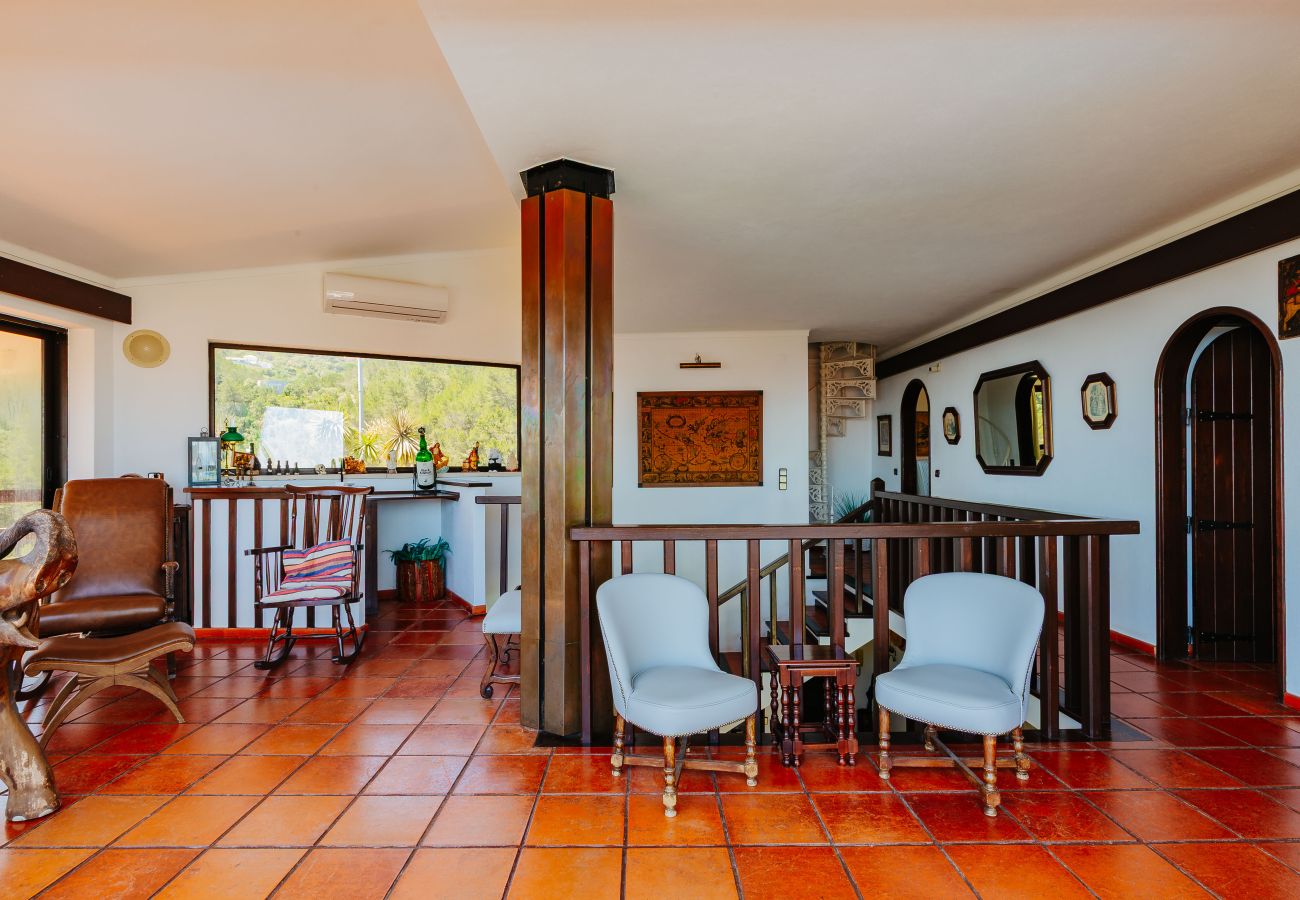 Casa em Sesimbra - Moradia com Piscina e vista de Mar por Rent4Rest