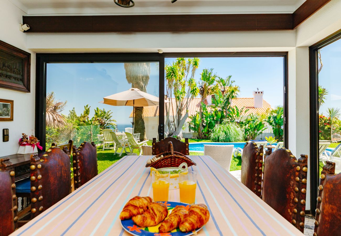 Casa em Sesimbra - Moradia com Piscina e vista de Mar por Rent4Rest
