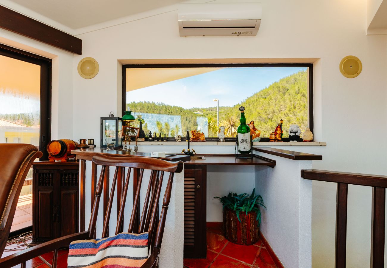 Casa em Sesimbra - Moradia com Piscina e vista de Mar por Rent4Rest