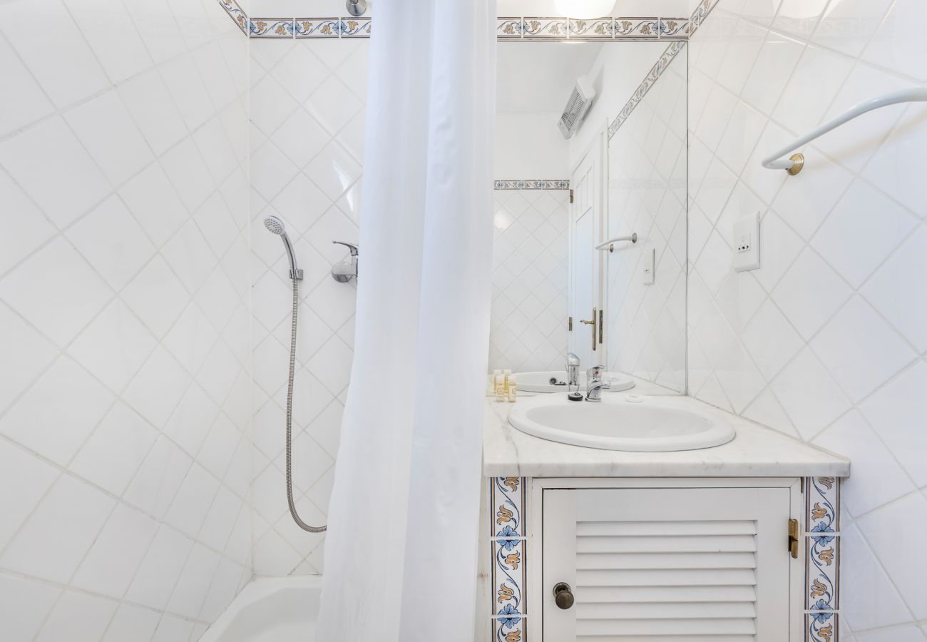 Villa em Galé - Villa Luz do Atlantico, 100m da praia e piscina privada