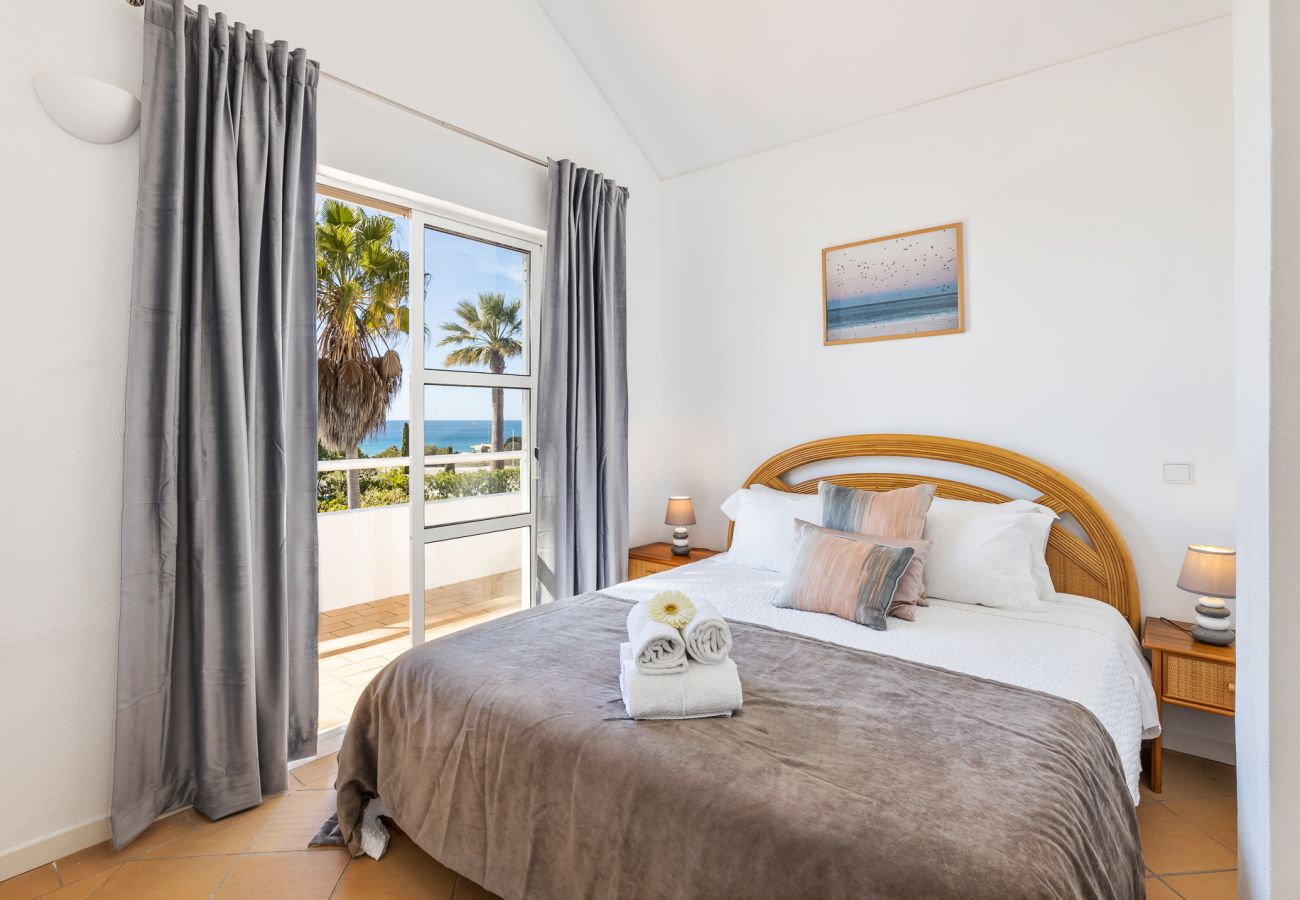 Villa em Galé - Villa Luz do Atlantico, 100m da praia e piscina privada