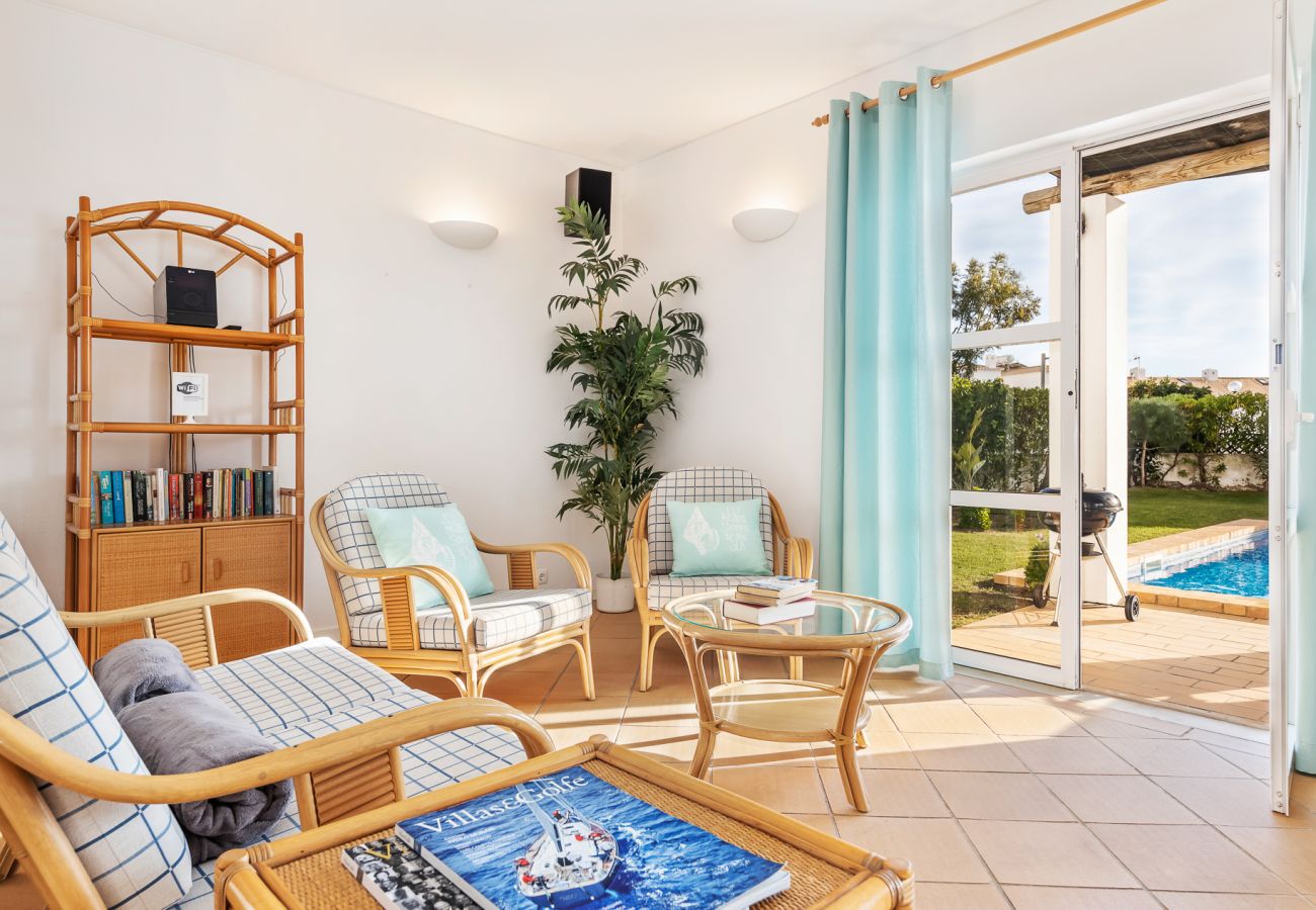 Villa em Galé - Villa Luz do Atlantico, 100m da praia e piscina privada