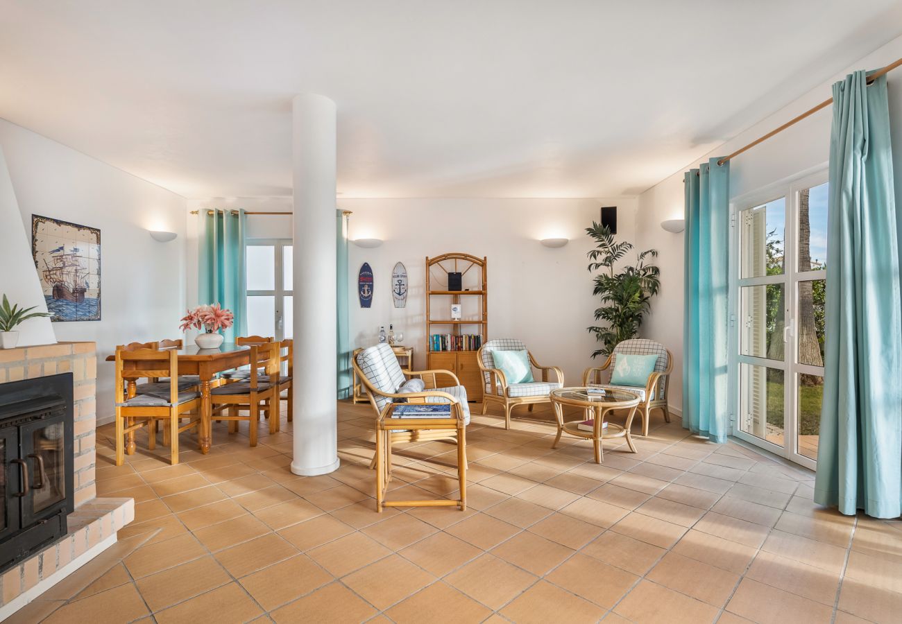 Villa em Galé - Villa Luz do Atlantico, 100m da praia e piscina privada