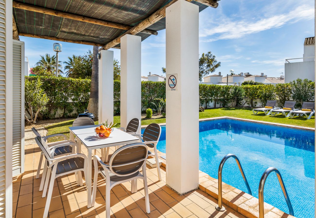 Villa em Galé - Villa Luz do Atlantico, 100m da praia e piscina privada