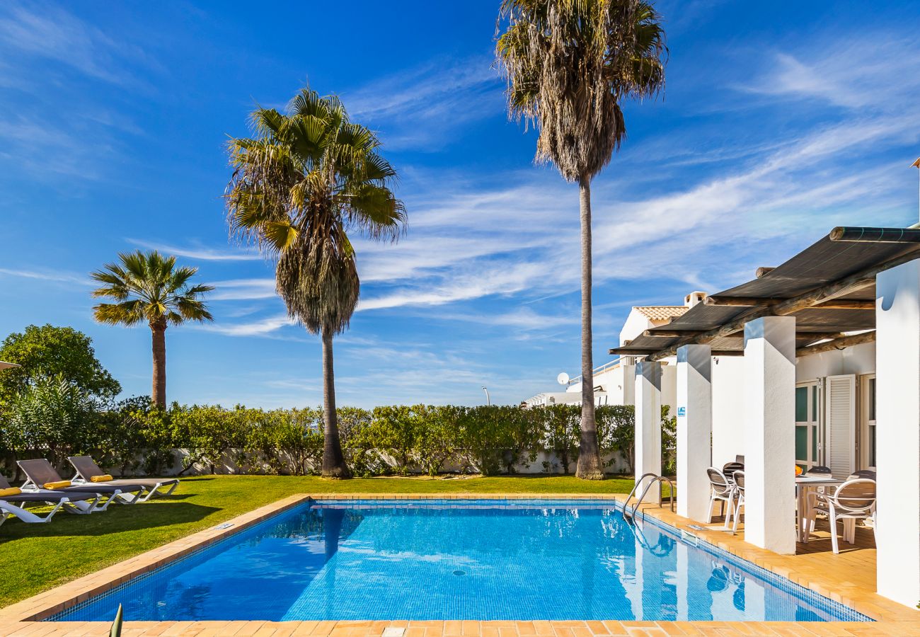Villa em Galé - Villa Luz do Atlantico, 100m da praia e piscina privada