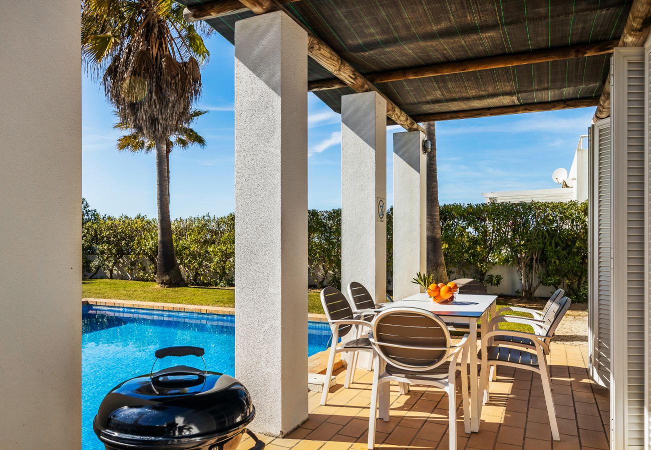 Villa em Galé - Villa Luz do Atlantico, 100m da praia e piscina privada